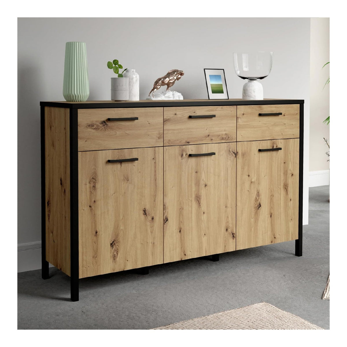 KIRIKUS Kommode 140, Skandi-Stil Kommode, 3-turig, 3 Schubladen, Schwarze Akzente, Holzwerkstoff, Artisan Eiche Holzdekor/Schwarz Matt, 139,8 cm breit x 89,5 cm hoch x 40,2 cm tief